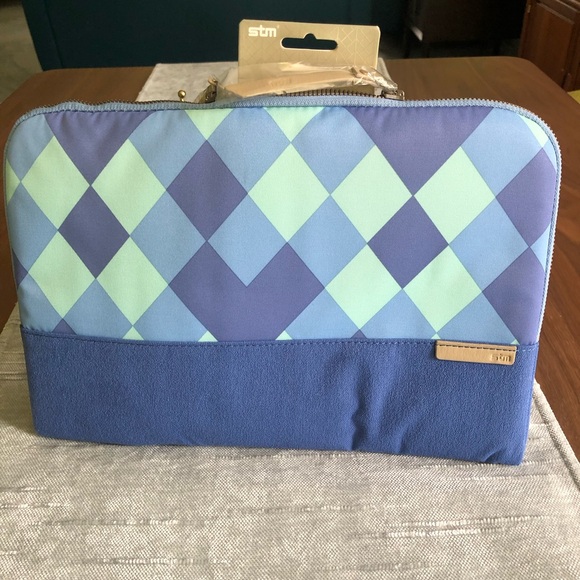 Laptop Sleeve - Picture 1 of 7